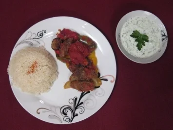 Türkische Frikadellen mit Paprika und Kartoffeln - Rezept