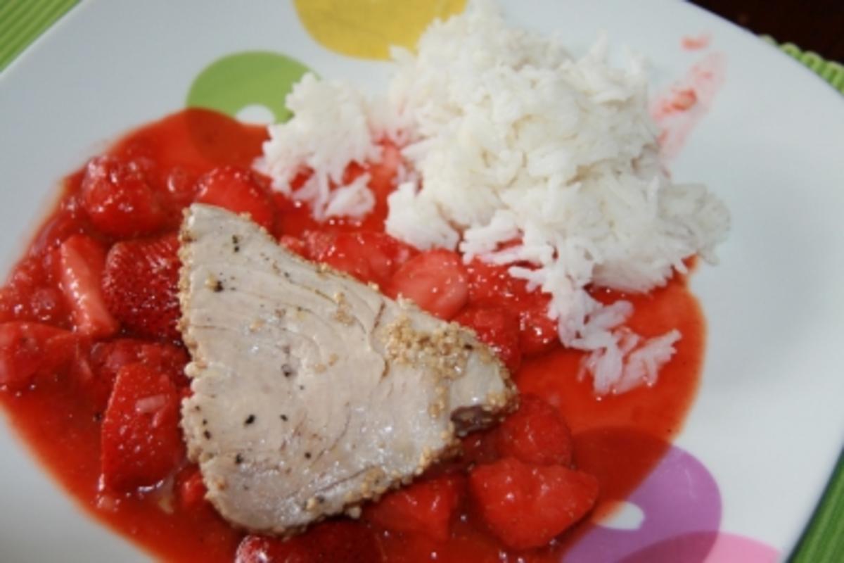 Thunfischsteaks mit Gewürz-Erdbeeren - Rezept