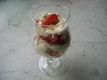 Rezept: Mascaponecreme mit Erdbeeren Mascaponecreme mit Erdbeeren - Rezept