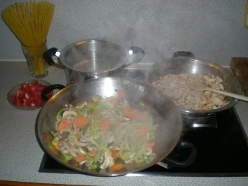 Mailänder Puten Pfanne mit Pesto Spaghetti - Rezept - Bild Nr. 3