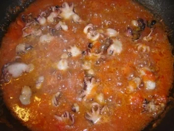 Rezept: CALAMARI FARCITI IN SALSA POMODORO E CALAMARETTI Bild Nr. 9 CALAMARI FARCITI IN SALSA POMODORO E CALAMARETTI - Rezept - Bild Nr. 9