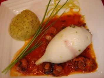 Rezept: CALAMARI FARCITI IN SALSA POMODORO E CALAMARETTI Bild Nr. 10 CALAMARI FARCITI IN SALSA POMODORO E CALAMARETTI - Rezept - Bild Nr. 10