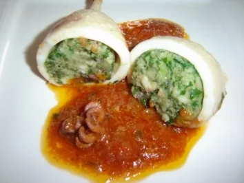 Rezept: CALAMARI FARCITI IN SALSA POMODORO E CALAMARETTI Bild Nr. 11 CALAMARI FARCITI IN SALSA POMODORO E CALAMARETTI - Rezept - Bild Nr. 11