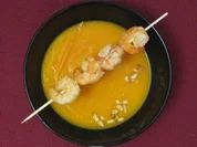 Karotten-Ingwer-Süppchen mit Garnelenspieß - Rezept