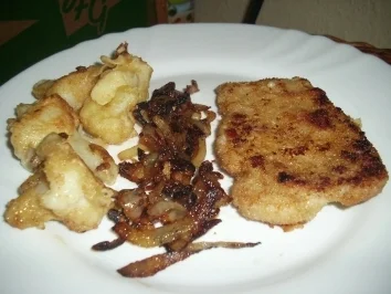 Rezept: Schnitzel mit gebackenem Blumenkohl und Knusperzwiebeln Schnitzel mit gebackenem Blumenkohl und Knusperzwiebeln - Rezept
