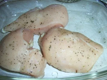 Hähnchenbrustfilet in grün gepunkten Lackkorsage an Kartoffel-Spargel-Pfanne - Rezept - Bild Nr. 4