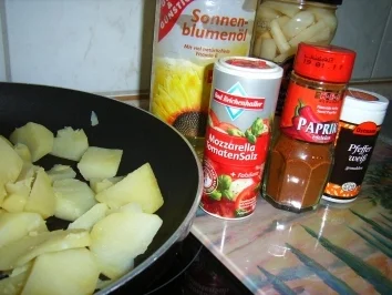 Hähnchenbrustfilet in grün gepunkten Lackkorsage an Kartoffel-Spargel-Pfanne - Rezept - Bild Nr. 5