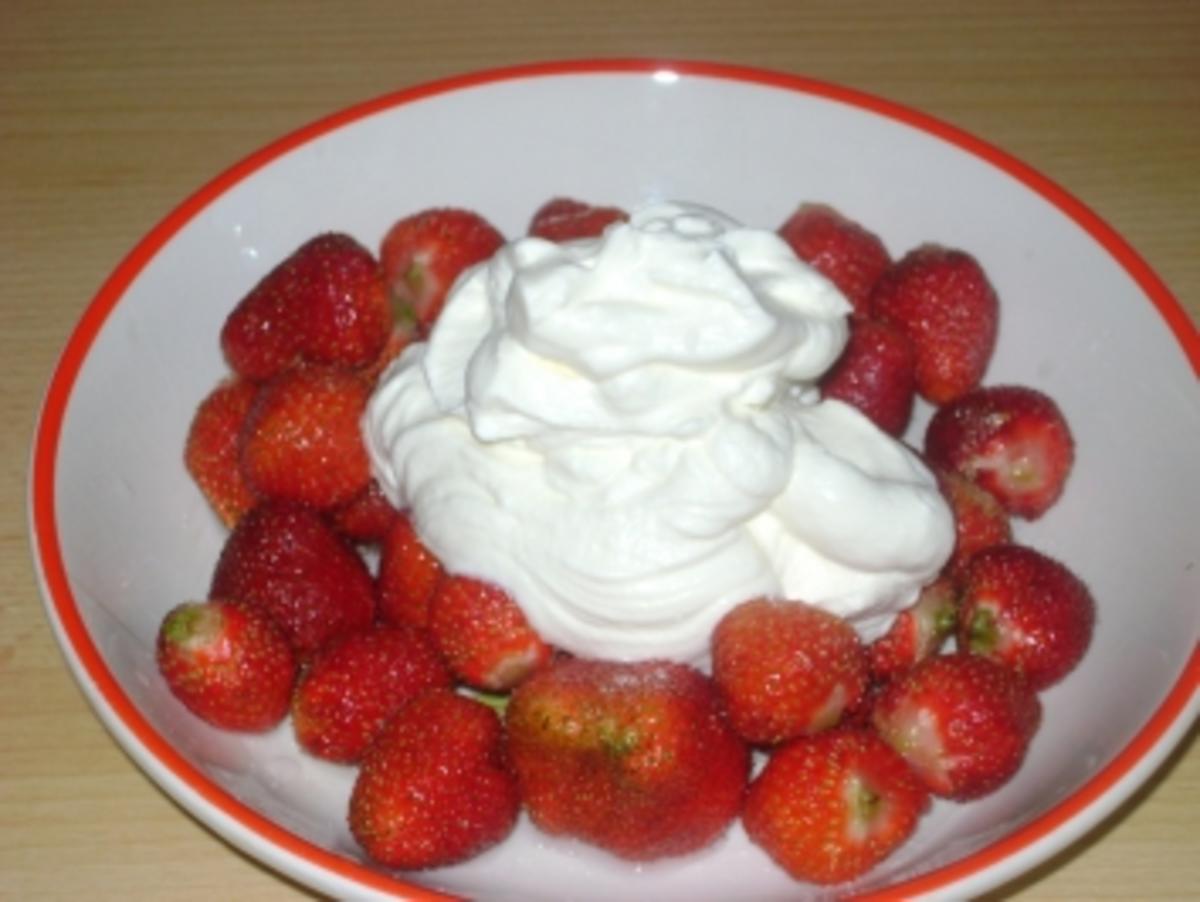 Erdbeeren mit Schlag - Rezept mit Bild - kochbar.de