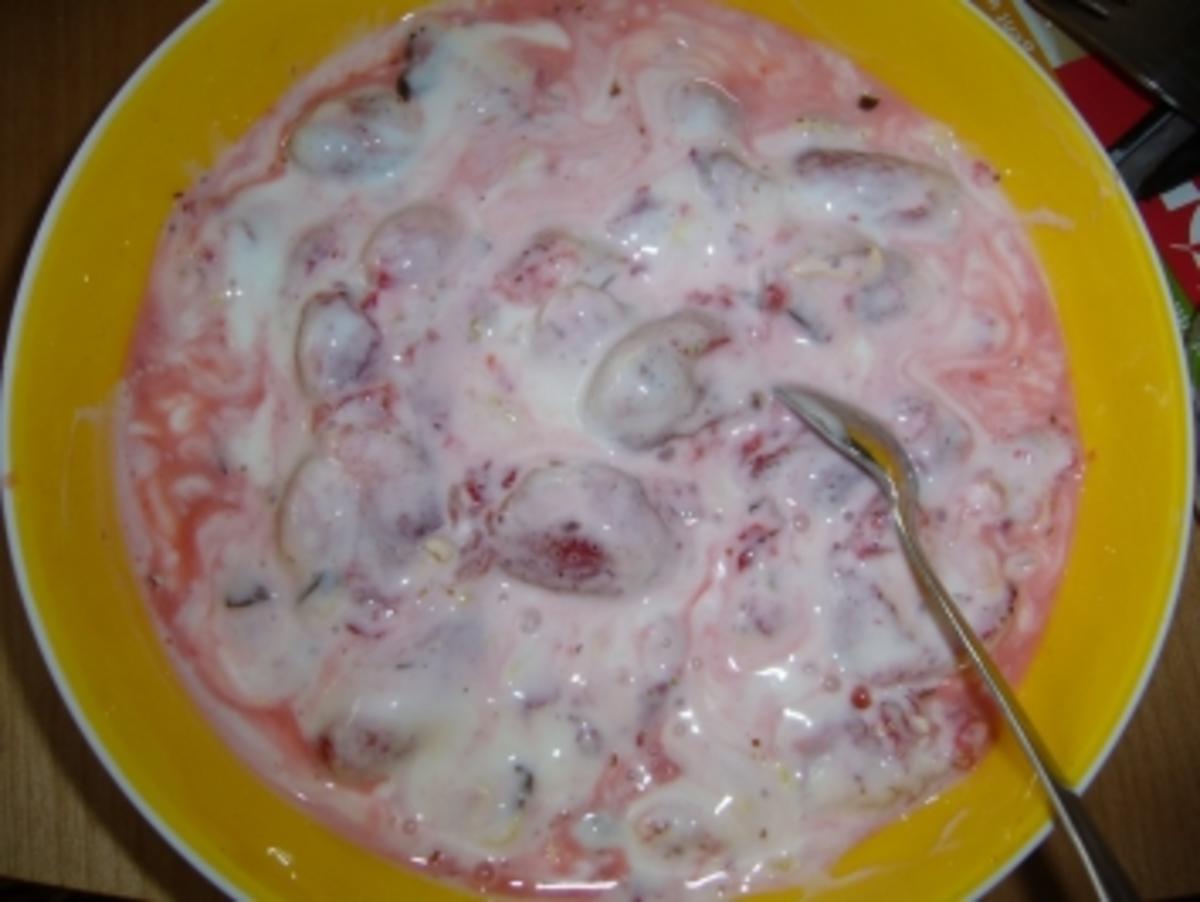 Dessert: Eigene Erdbeeren mit Joghurt und Fio-Lim - Rezept - Bild Nr. 3