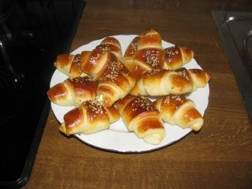 Rezept: Gefüllte Hörnchen Gefüllte Hörnchen - Rezept