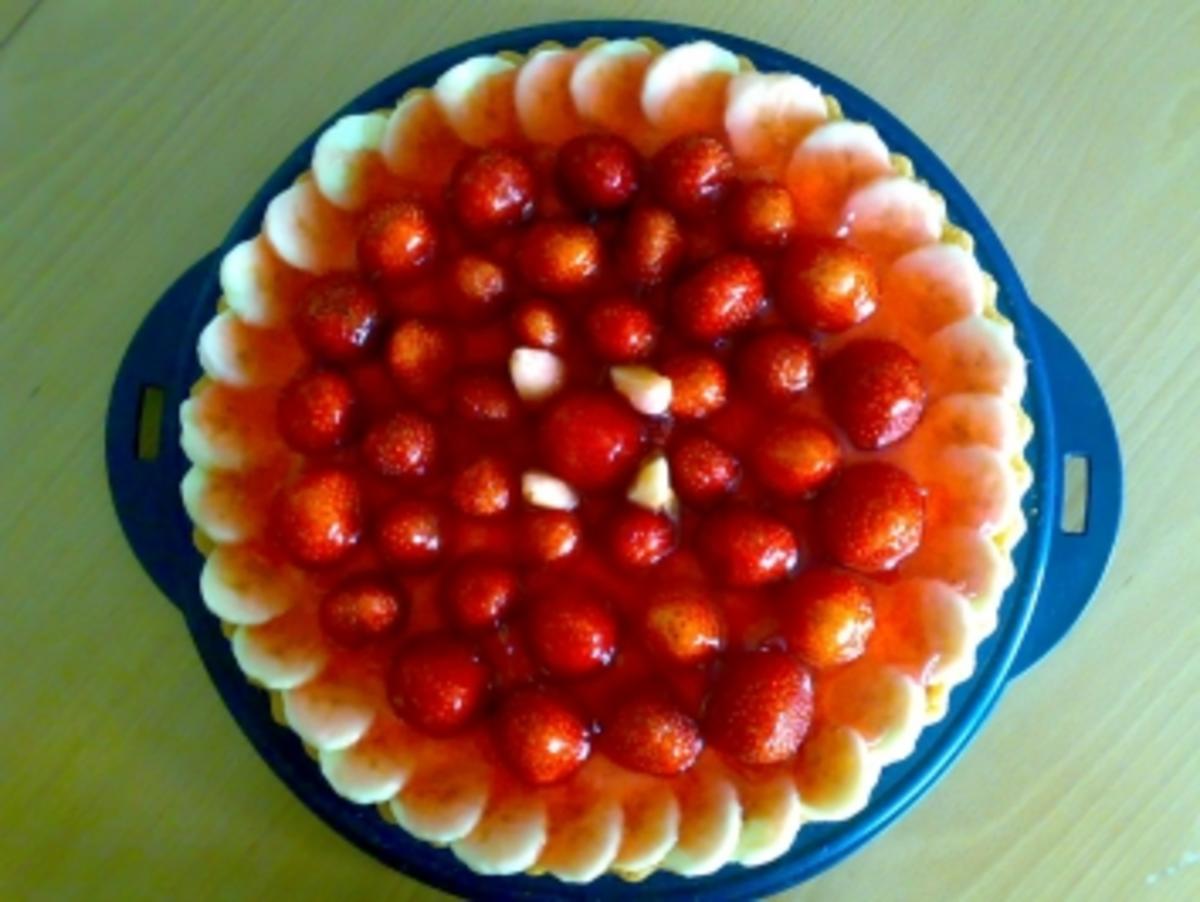 Bilder für ** Kuchen & Co. ** Erdbeer - Bananen - Bisquitboden mit Puddingfüllung - Rezept
