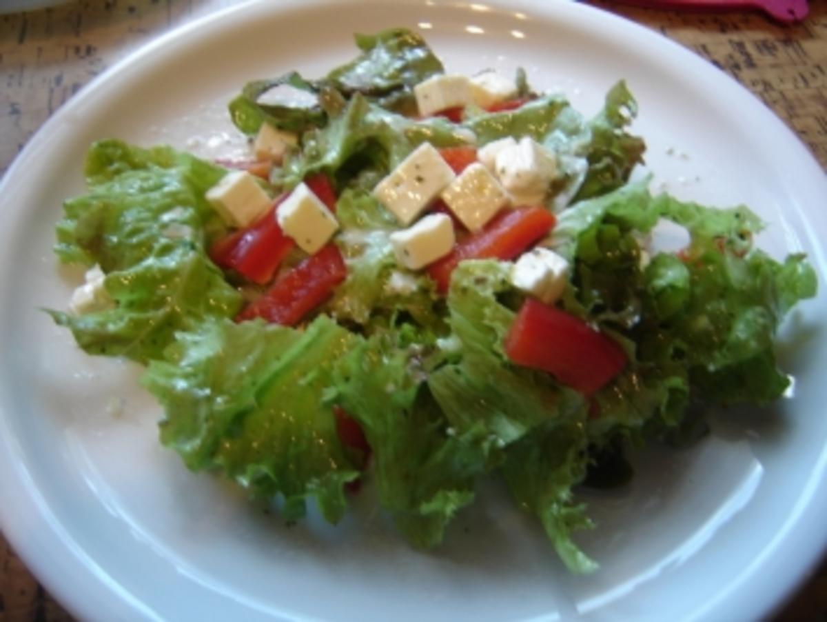 Salat mit Feta - Rezept