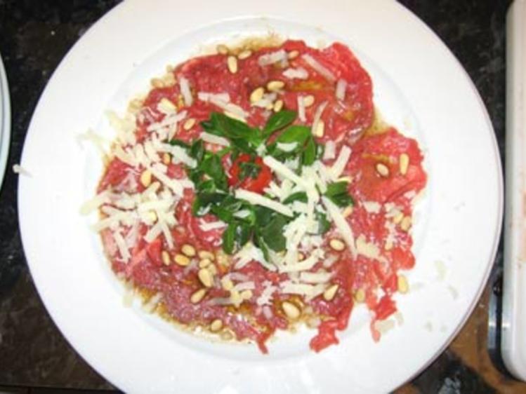 Rindercarpaccio mit Rucola und Parmesan - Rezept - kochbar.de