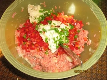 Rezept: Paprika-Frikadellen mit Ziegenweichkäse Bild Nr. 4 Paprika-Frikadellen mit Ziegenweichkäse - Rezept - Bild Nr. 4