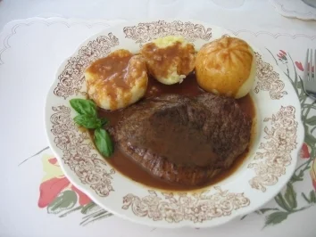 Rezept: Hauptgericht: Rinder-Hüftsteak in Rotweinsoße Bild Nr. 6 Hauptgericht: Rinder-Hüftsteak in Rotweinsoße - Rezept - Bild Nr. 6