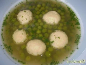 Frische Erbsensuppe mit Grießklöschen - Rezept