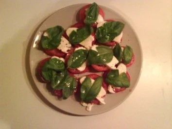 Salat: Mozzarella mit Tomaten - Rezept