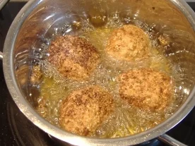 Fritierte Eier mit Spargel-Kartoffelsalat - Rezept - Bild Nr. 2