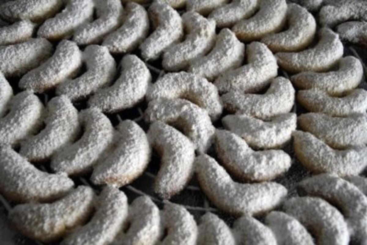 Vanillekipfel mit Mandeln und Weizen Mehl Type 405 - Rezept mit Bild ...