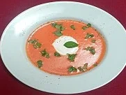 Kalte Tomatensuppe mit Ciabatta und Bärlauchbutter - Rezept