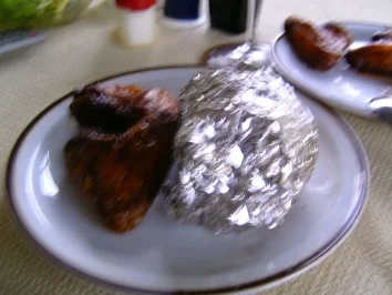 Rezept: Grillflügelchen mit Grillkartoffel Bild Nr. 3 Grillflügelchen mit Grillkartoffel - Rezept - Bild Nr. 3