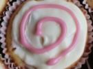 Mini- Erdbeer-Cupcakes mit weißer Schokolade - Rezept