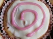 Mini- Erdbeer-Cupcakes mit weißer Schokolade - Rezept