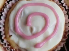 Rezept: Mini- Erdbeer-Cupcakes mit weißer Schokolade Bild Nr. 4 Mini- Erdbeer-Cupcakes mit weißer Schokolade - Rezept - Bild Nr. 4