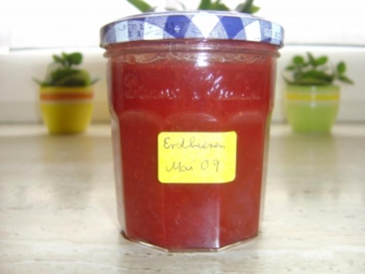 Erdbeermarmelade mit Erdbeeren frisch und Einmachzucker 1:2 - Rezept ...