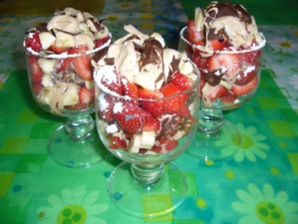 Dessert: Eis am Stiel flüchtet sich in Erdbeeren mit Bananen - Rezept - Bild Nr. 6