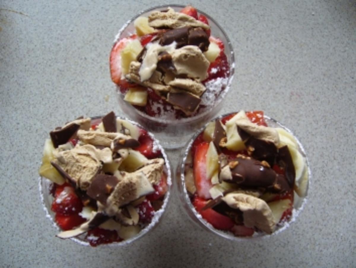 Dessert: Eis am Stiel flüchtet sich in Erdbeeren mit Bananen - Rezept - Bild Nr. 5