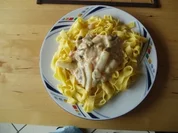 Lachs-Spargelragout auf Nudeln - Rezept