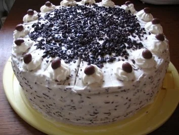 Bananen-Straciatella-Eierlikör Sahnetorte - Rezept - Bild Nr. 2