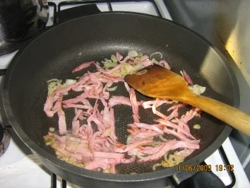 Tagliatelle mit Zweikäse-Schinkensoße - Rezept - Bild Nr. 3