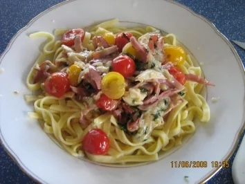 Tagliatelle mit Zweikäse-Schinkensoße - Rezept - Bild Nr. 7