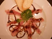 Gebratenes Entenbrust-Carpaccio mit weißen Trüffelflocken - Rezept