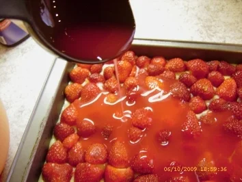 Rezept: Erdbeerschnitten Bild Nr. 10 Erdbeerschnitten - Rezept - Bild Nr. 10