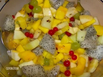 Drachenzauber - Exotischer Fruchtsalat mit Biss - Rezept