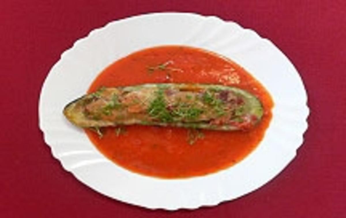 Bilder für Überbackene Zucchinischiffchen auf toskanischer Tomatencreme - Rezept