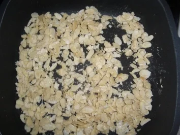 Gebäck süß: Stachelbeerpudding versteckt sich in Hefeteigtaschen - Rezept - Bild Nr. 3