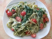 Grüne Nudeln mit Mozzarella - Rezept