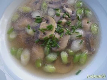 Klare Champignonsuppe - Rezept