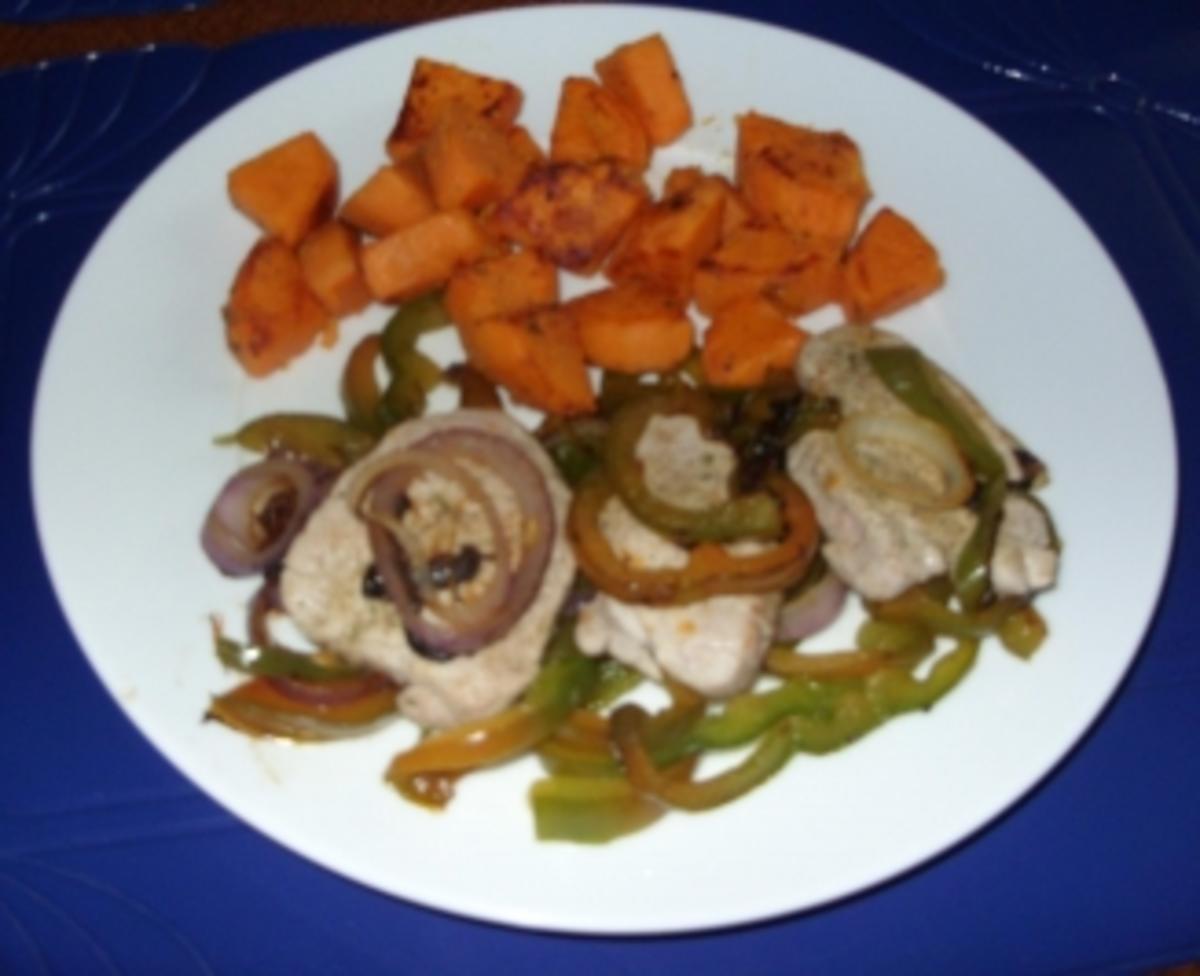 Bilder für Süßkartoffeln mit Filet auf Paprika-Zwiebelbett - Rezept