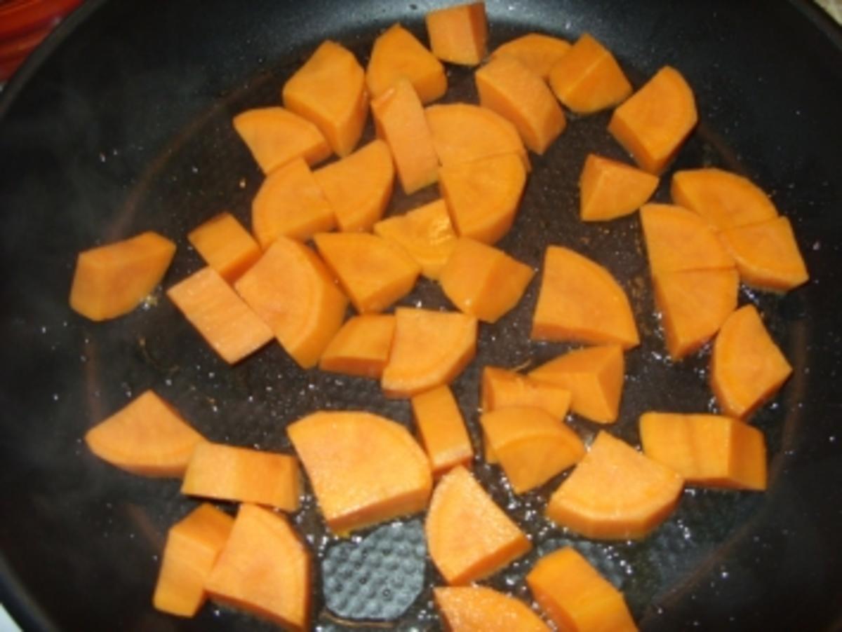 Süßkartoffeln mit Filet auf Paprika-Zwiebelbett - Rezept - Bild Nr. 2