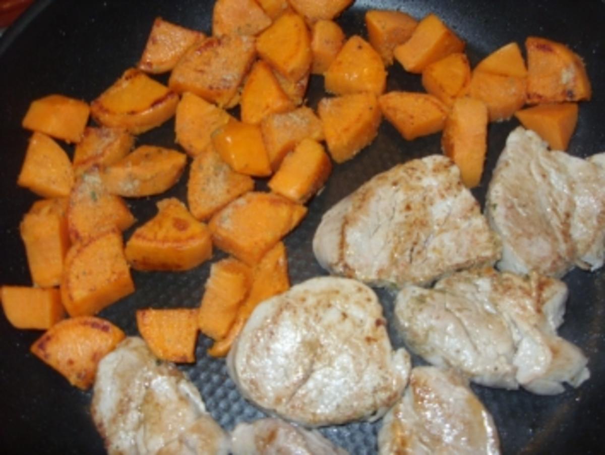 Süßkartoffeln mit Filet auf Paprika-Zwiebelbett - Rezept - Bild Nr. 3