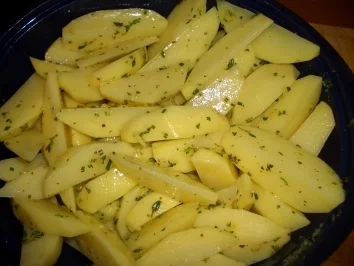 Rezept: Hähnchenkeulen aus dem Backofen mit Kartoffeln und Paprikagemüse Bild Nr. 4 Hähnchenkeulen aus dem Backofen mit Kartoffeln und Paprikagemüse - Rezept - Bild Nr. 4