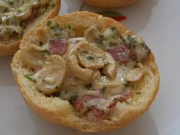 Pizzasemmeln a la Yvonne - Rezept - Bild Nr. 2