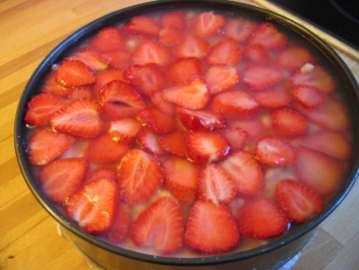 Erdbeertorte mit Knusperboden - Rezept mit Bild - kochbar.de