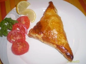  Blätterteigtaschen mit Räucherlachs - Rezept