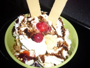 Rezept: Kikis Eisbecher Bild Nr. 2 Kikis Eisbecher - Rezept - Bild Nr. 2